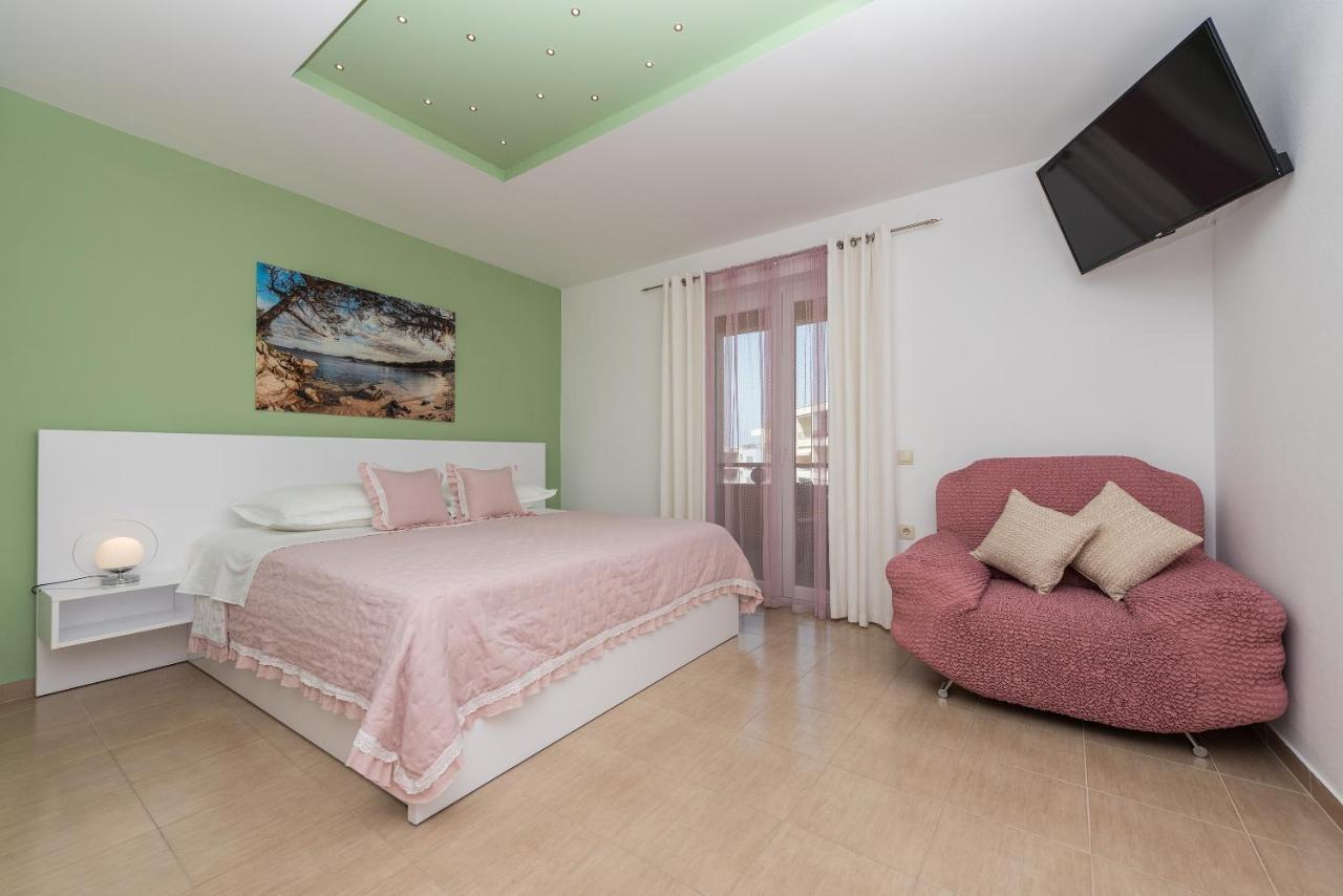 Apartments Villa Vujcic Makarska Exterior foto